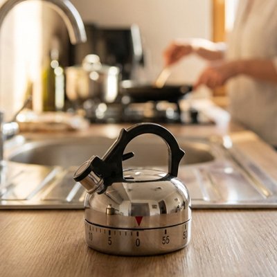 Minuteur cuisine Mini Bouilloire près de l'évier
