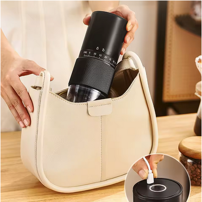 Moulin à café électrique Saveurs Authentiques dans sac à main
