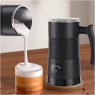 Mousseur à lait électrique - Barista Silencieux - verse lait moussé sur latté