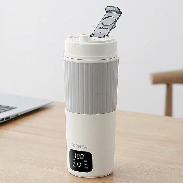Petite bouilloire Nomade Compacte sur un bureau