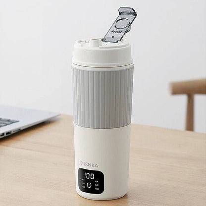 Petite bouilloire Nomade Compacte sur un bureau