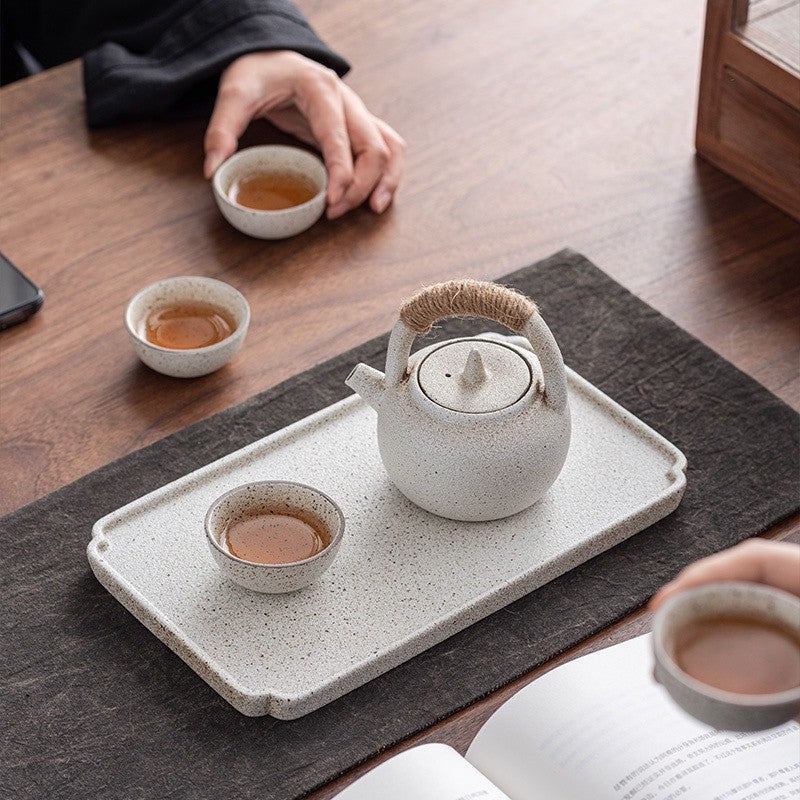 Service à thé japonais Osaka sur son plateau avec des tasses de thé remplies
