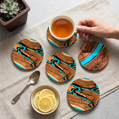 Sous verre Élégants avec tasse de thé et citrons