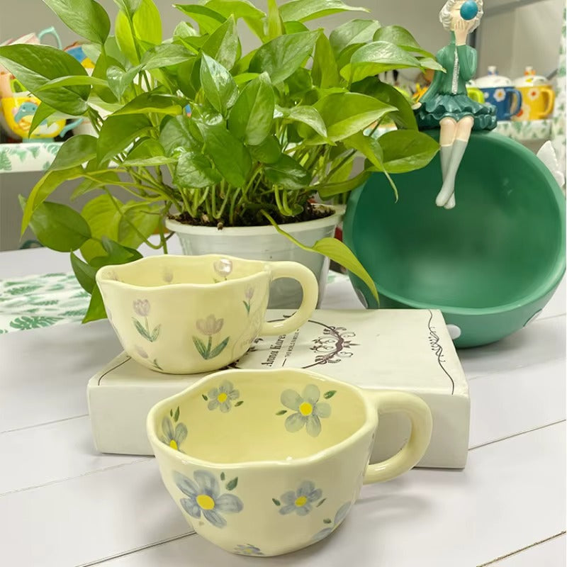 Tasse céramique Fleurie Élégante avec livre et plante