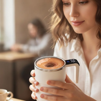 Tasse chauffante USB Thermomix Digital tenue pa une femme