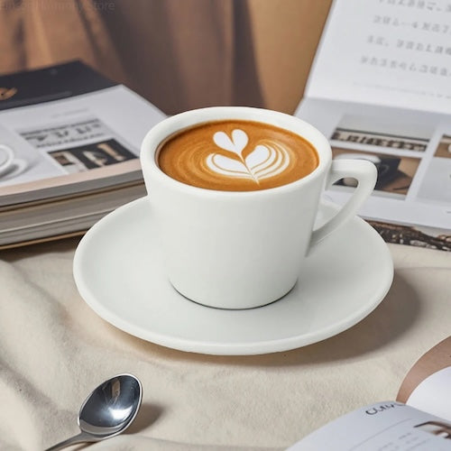 Tasse expresso Céramique Èclatante avec café et livres