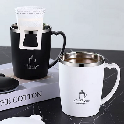 Tasse isotherme Double Paroi Inox sur table avec livre