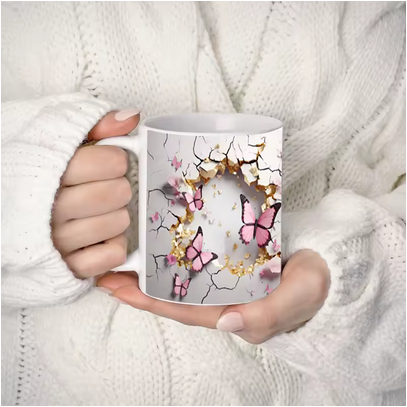 Tasse Papillon 3D tenue par femme en robe de chambre