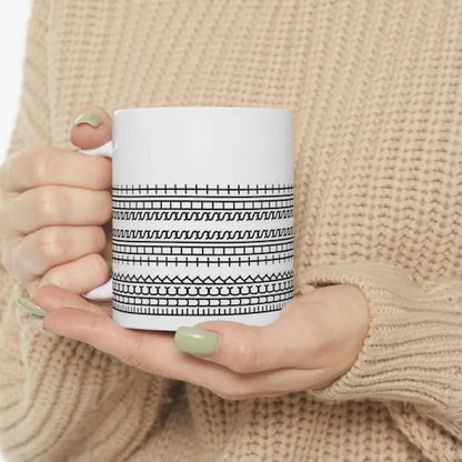 Tasse pour café Équioxe dans les mains d'une femme