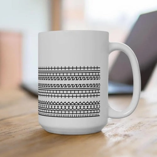 Tasse pour café Équioxe sur bureau avec ordinateur