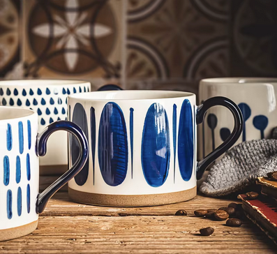 Tasses Artisanale Céramique sur table en bois