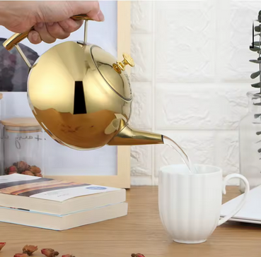 Theiere Élégance Pure verse thé dans tasse