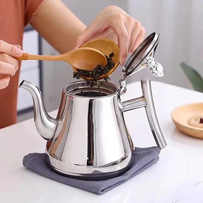 Théière ÉléganceArgent recevant thé en feuille