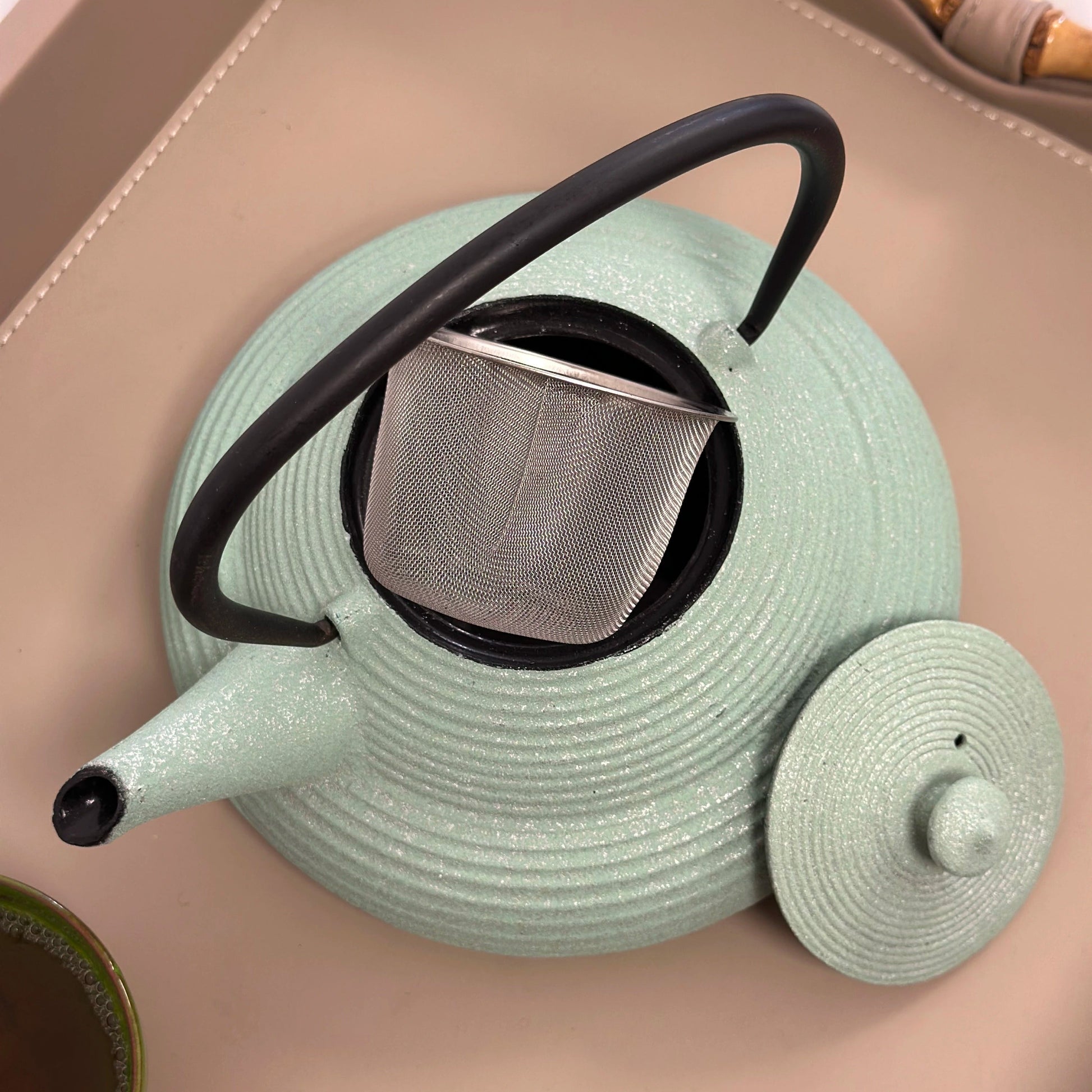 Theiere en fonte Japonaise 750ml avec son infuseur