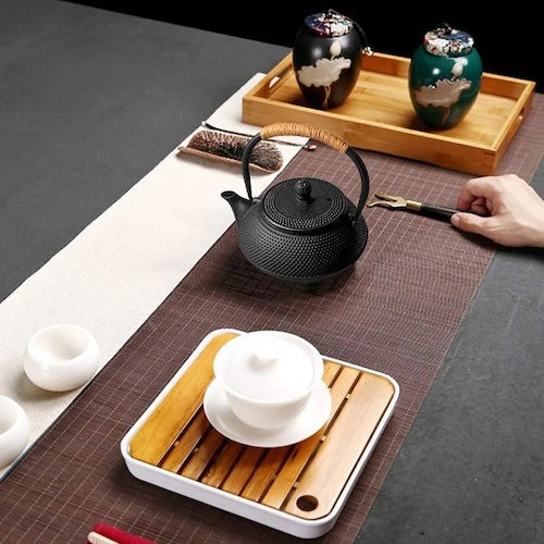 Theiere fonte Zen Saveur sur table avec boite à thé