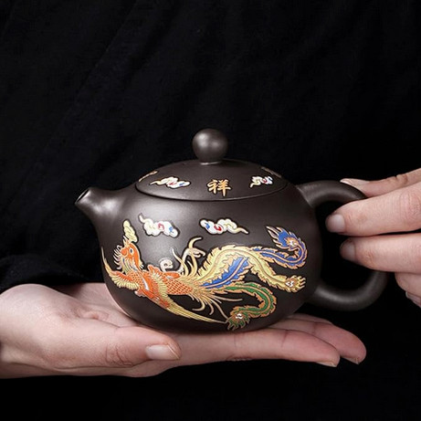 Théières chinoises Zisha Xishi sur une main