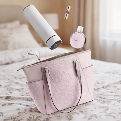 Thermos cafe portable ThermoSmart blanc sur un lit